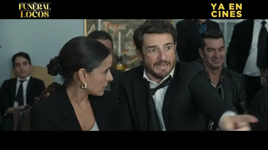 Wideo do filmu Un funeral de locos — Con este funeral, mantener la compostura es imposible.