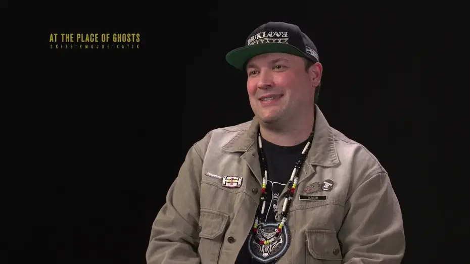 Wideo do filmu Sk+te'kmujue'katik — Director Bretten Hannam Talks At the Place of Ghosts (Sk+te'kmujue'katik)