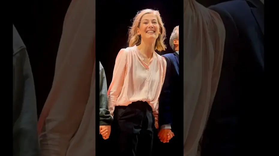 Wideo do filmu National Theatre Live: Inter Alia — Best Inter Alia curtain calls with Rosamund Pike at the National Theatre.