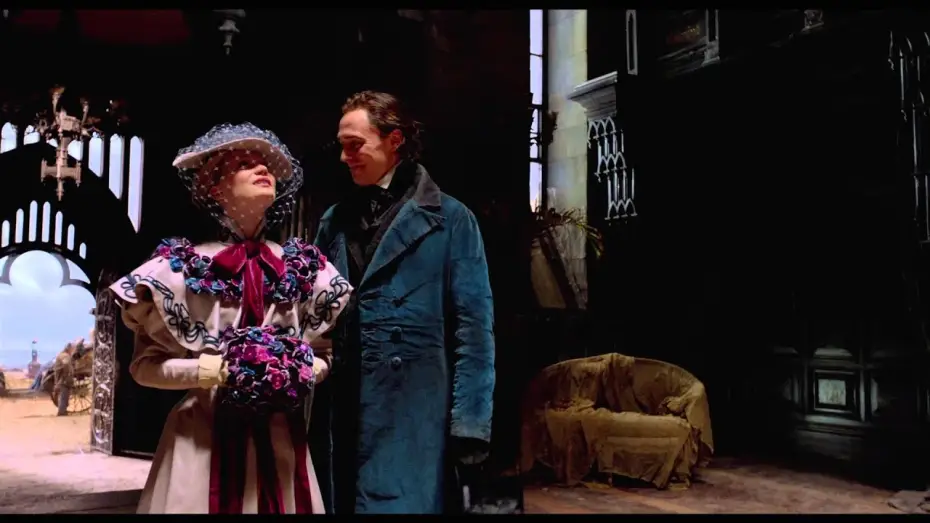 Wideo do filmu Crimson Peak. Wzgórze krwi — Crimson Peak / Extrait "Thomas porte Edith" VF [Au cinéma le 14 octobre]