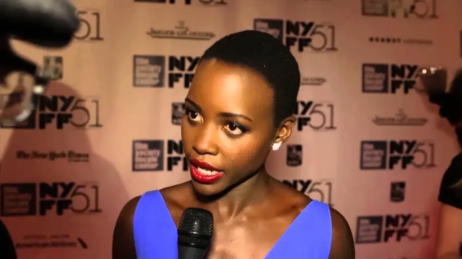Wideo do filmu Zniewolony — NYFF51: Lupita Nyong'o | "12 Years A Slave" Red Carpet