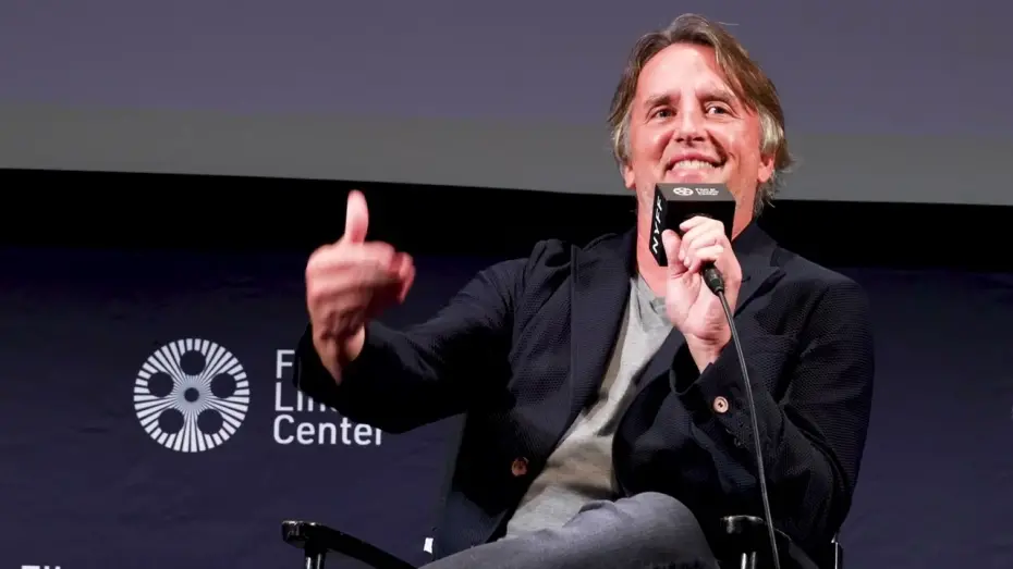 Wideo do filmu Hit Man — Richard Linklater on Working with Glen Powell, Dramatizing Reality, and Bending Genres