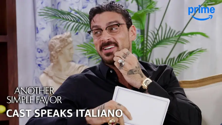 Wideo do filmu Kolejna zwyczajna przysługa — The Cast Speaks Italiano