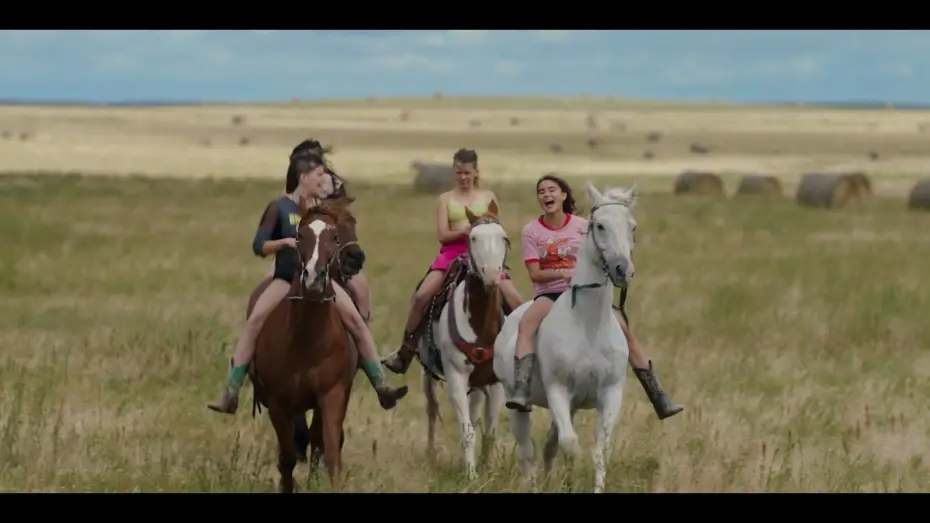 Wideo do filmu Na wschód od Wall — Teaser THE NEW WEST de Kate Beecroft - au cinéma le 06 mai 2026