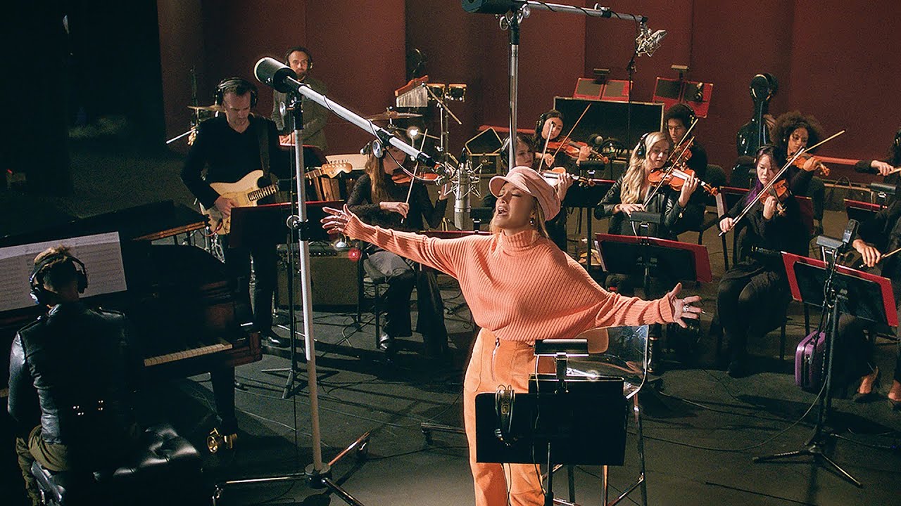Wideo do filmu Wyjdź za mnie — Marry Me | The Music Featurette