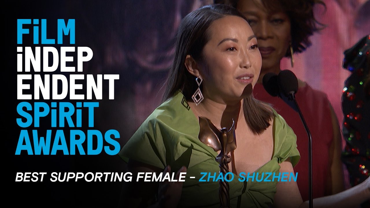 Wideo do filmu Kłamstewko — ZHAO SHUZHEN wins Best Supporting Female for THE FAREWELL at the 35th Film Independent Spirit Awards