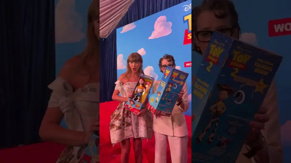 Wideo do filmu Toy Story 5 — We knew it, we knew they’d love these Jessie dolls!