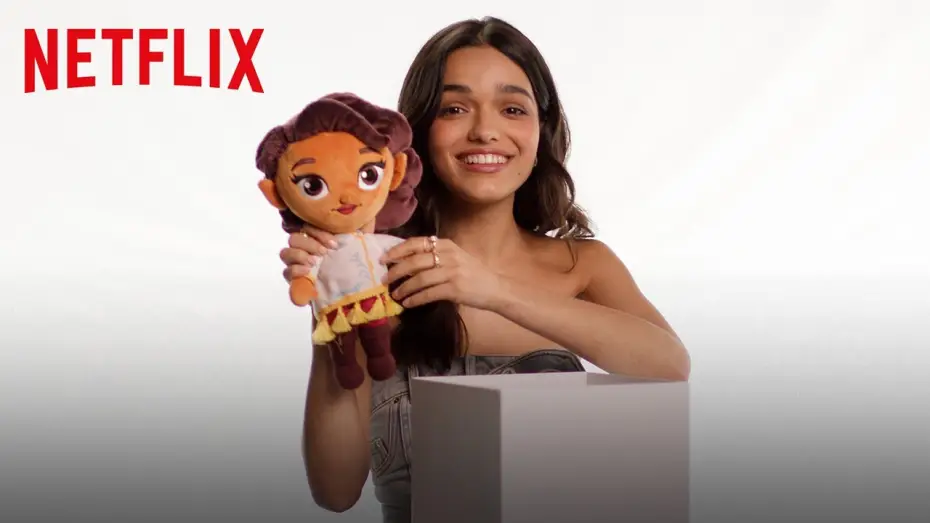 Wideo do filmu Zaklęci — Rachel Zegler Unboxes Spellbound Toys