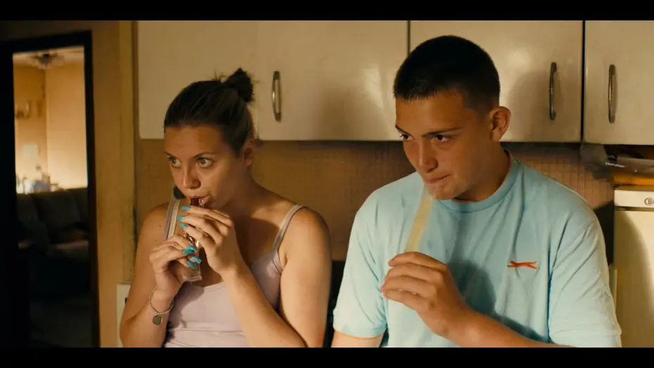 Wideo do filmu W domu pada deszcz — Official Trailer