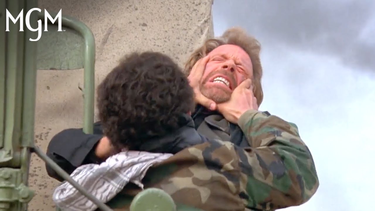 Wideo do filmu Oddział Delta — Fight Scene On Moving Truck