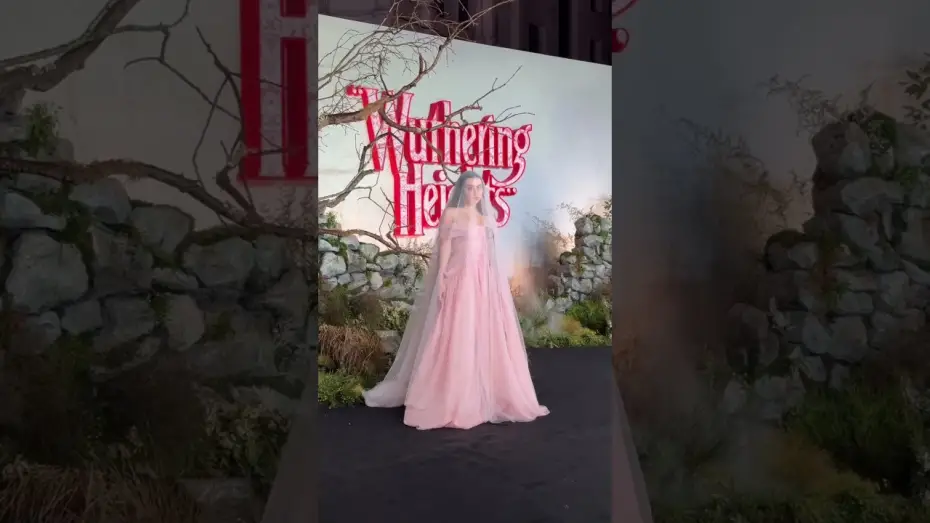 Wideo do filmu Wichrowe wzgórza — Ready to fall in love again and again, it's Charli xcx!