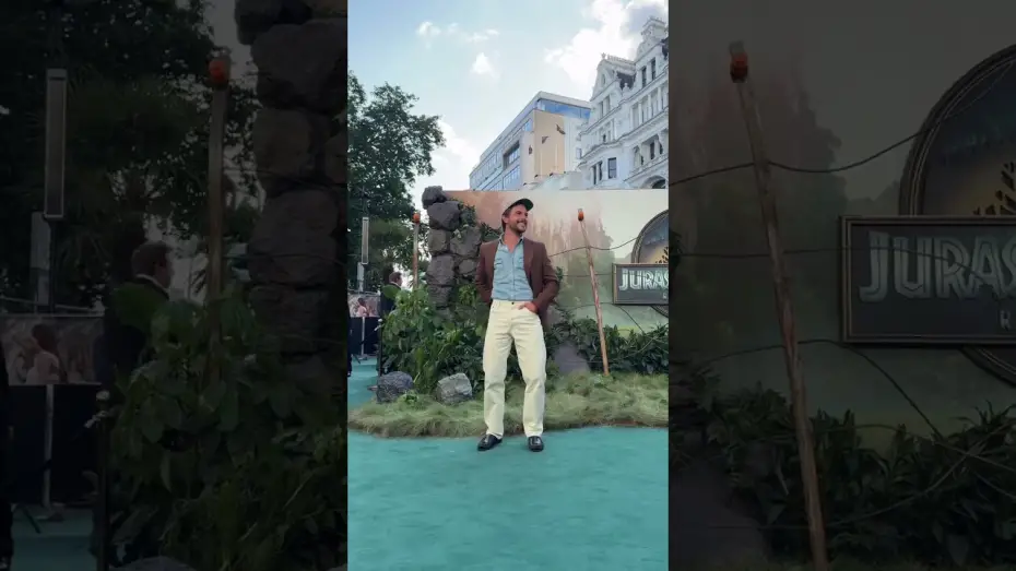 Wideo do filmu Jurassic World. Odrodzenie — Jonathan Bailey is back in London for the World Premiere of Jurassic World Rebirth