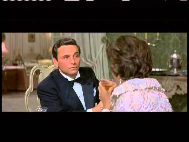 Wideo do filmu Robin i 7 gangsterów — Robin and 7 Hoods - Peter Falk pursues Barbara Rush