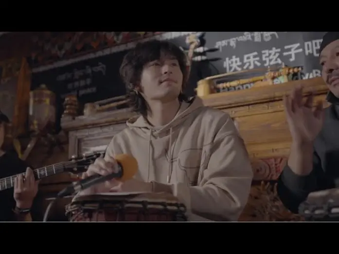 Wideo do filmu 八月 — 張哲瀚《八月》| 《未完成的旅行》
