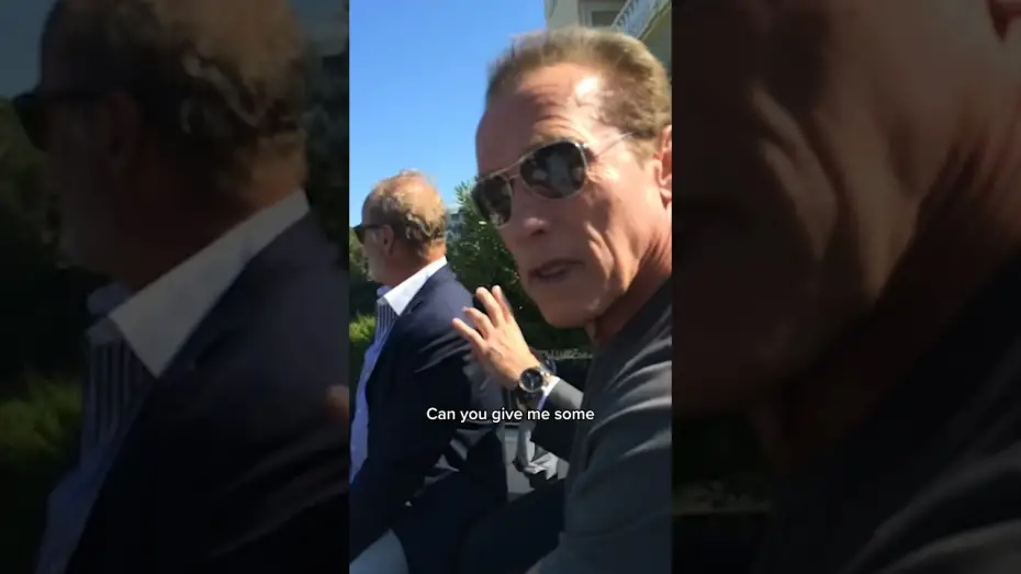 Wideo do filmu Uciekinier — Arnie with the tank riding advice for Glen
