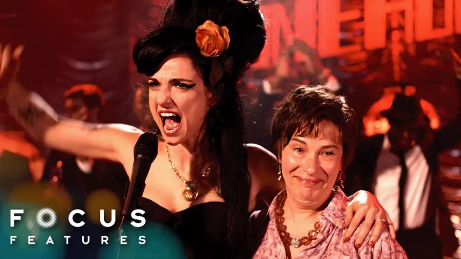 Wideo do filmu Back to Black. Historia Amy Winehouse — Amy Winehouse Wins a Grammy