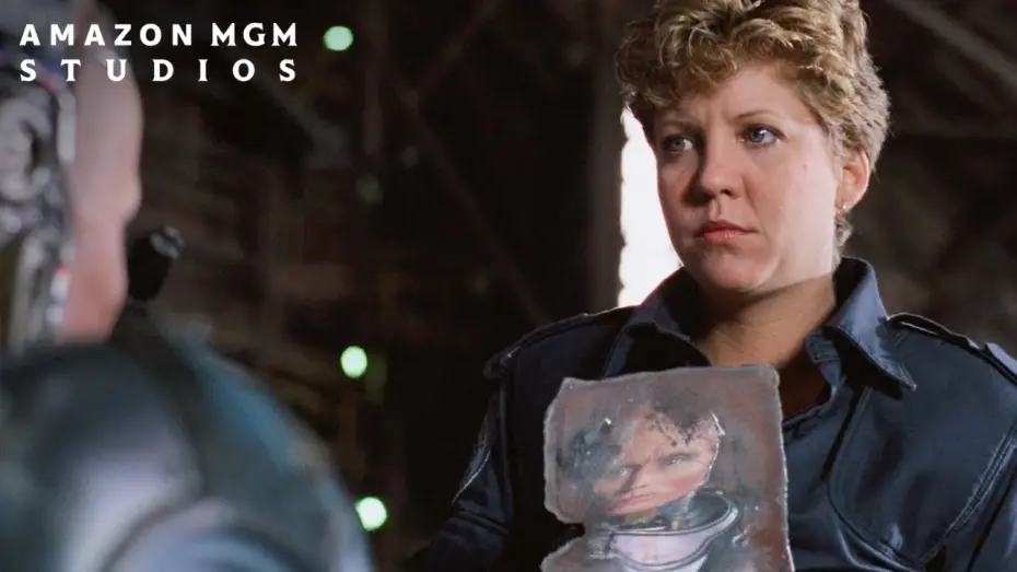 Wideo do filmu Superglina — Detective Murphy Sees His Face