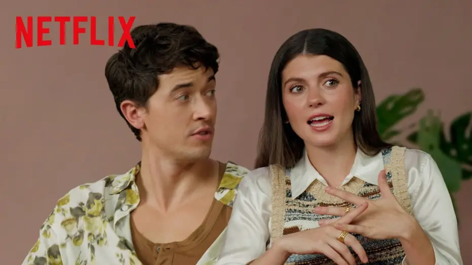 Wideo do filmu Ludzie, których spotykamy na wakacjach — Tom Blyth & Emily Bader take a Travel Compatibility Quiz