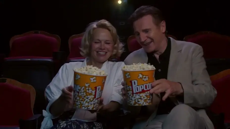 Wideo do filmu Naga broń — La química entre LIAM NEESON Y PAMELA ANDERSON [VOSE]