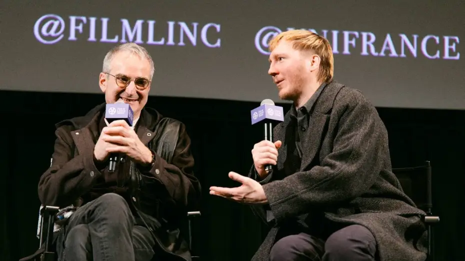 Wideo do filmu Czarnoksiężnik z Kremla — Olivier Assayas and Paul Dano on The Wizard of the Kremlin