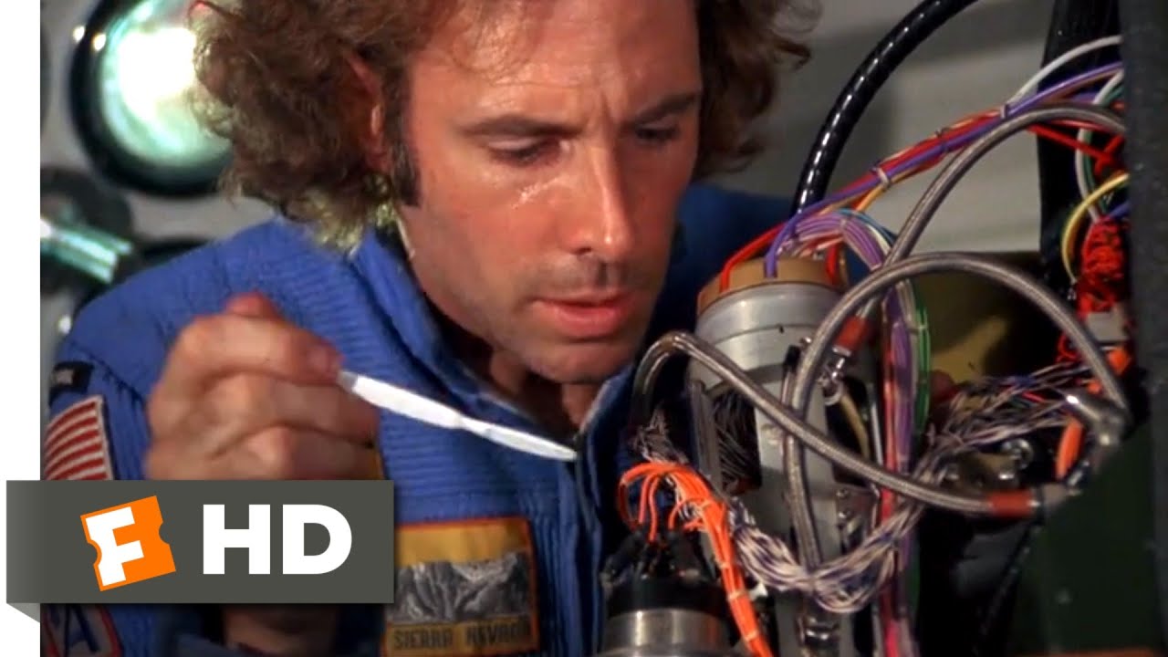 Wideo do filmu Niemy wyścig — Silent Running (1972) - Running Over Huey Scene (8/10) | Movieclips