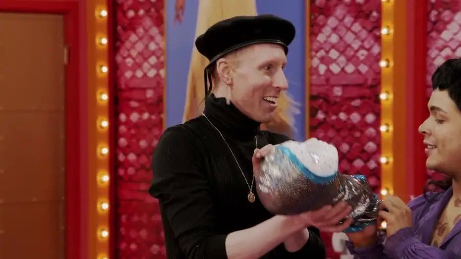 Видео к сериалу RuPaul's Drag Race — RuPaul's Drag Race Season 18 | Exclusive Sneak Peek