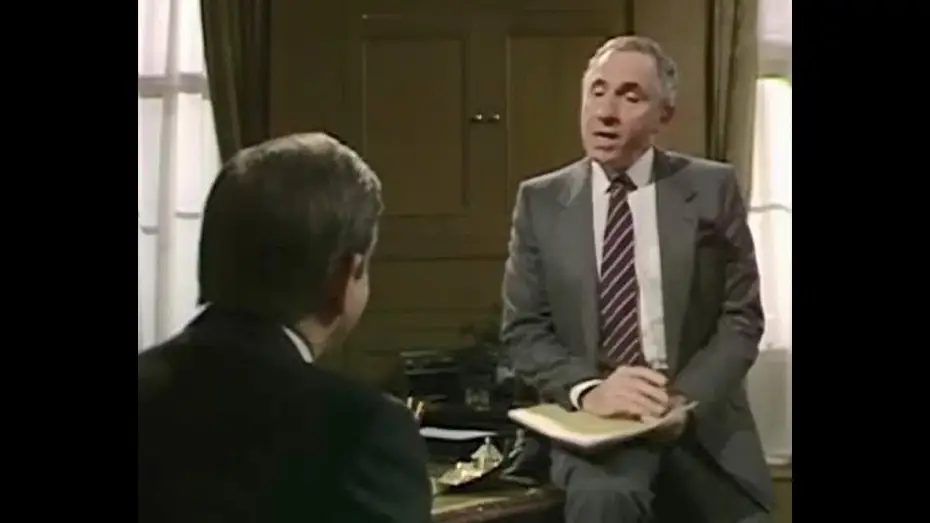 Wideo do serialu Tak, panie premierze — Yes Prime Minister  -  Sir Humphrey shows poll rigging