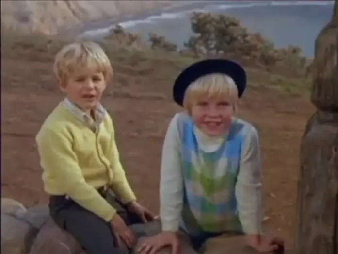 Wideo do serialu The Ghost & Mrs. Muir — The Ghost and Mrs. Muir 1968 - 1970  Opening and Closing Theme (With Snippets)