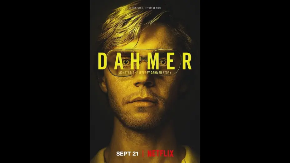 Видео к сериалу Dahmer - Potwór: Historia Jeffreya Dahmera — DAHMER : MONSTRE - L'HISTOIRE DE JEFFREY DAHMER (2022) Bande Annonce Officielle VF