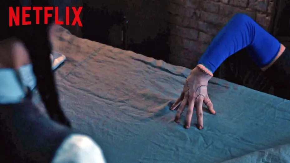 Wideo do serialu Wednesday — Thing: Behind The Scenes