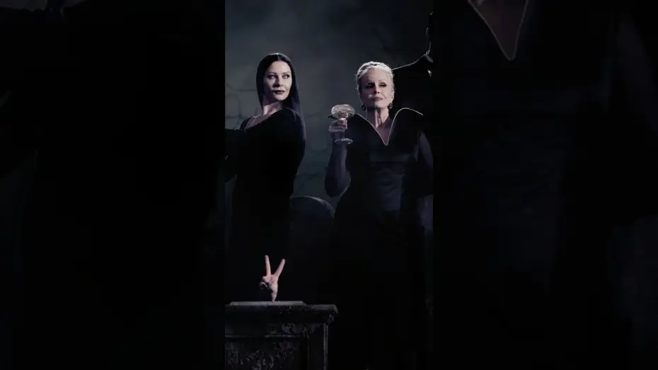Wideo do serialu Wednesday — This isn’t a first look, it’s a warning. S2 begins this August.