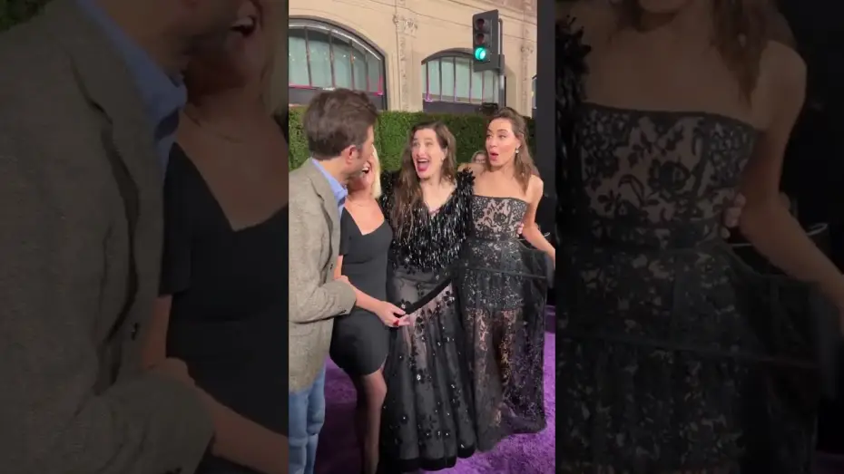 Видео к сериалу To zawsze Agatha — Members of the Pawnee Parks & Rec Department have arrived at the premiere of Agatha All Along