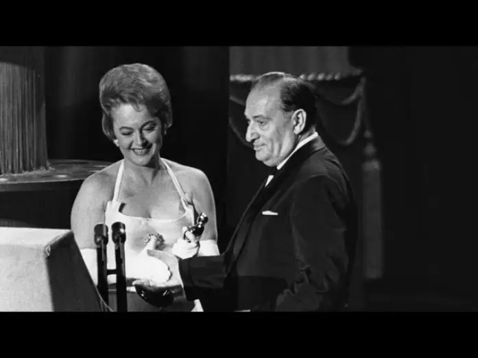 Видео к сериалу Oscary — "Lawrence of Arabia" winning Best Picture