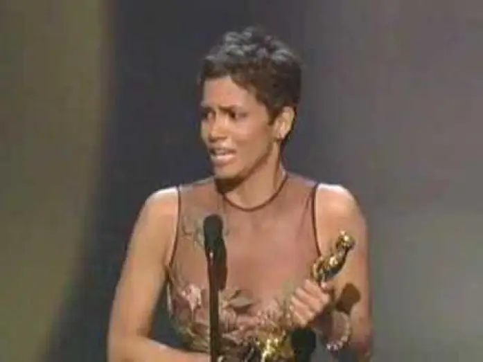 Видео к сериалу Oscary — Halle Berry Wins Best Actress: 74th Oscars (2002)