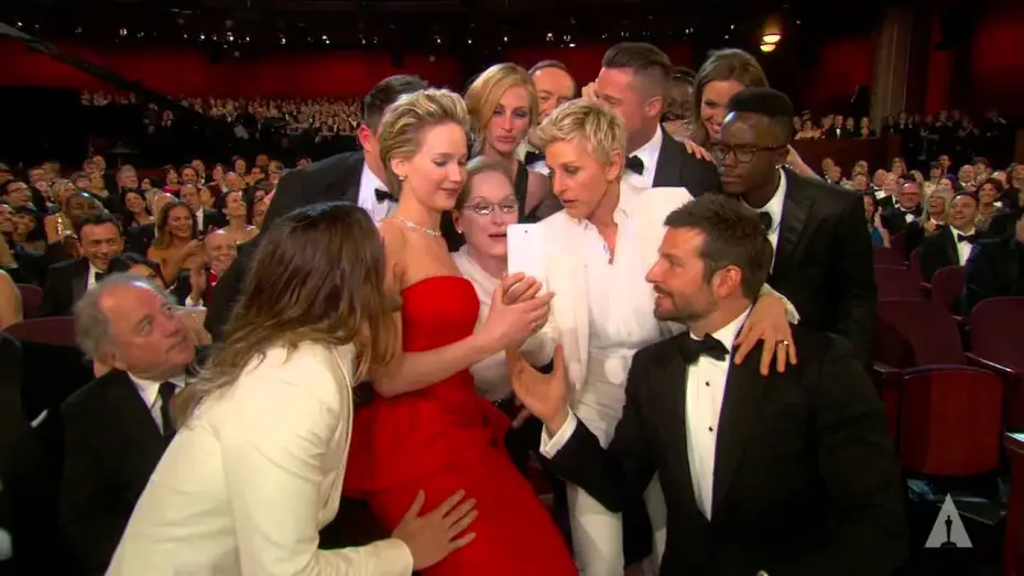 Видео к сериалу Oscary — Ellen DeGeneres takes a selfie at the Oscars