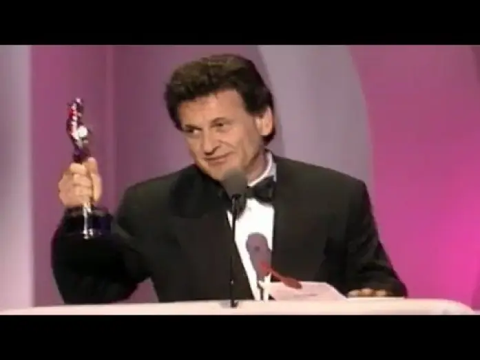 Видео к сериалу Oscary — Joe Pesci winning an Oscar® for "Goodfellas"