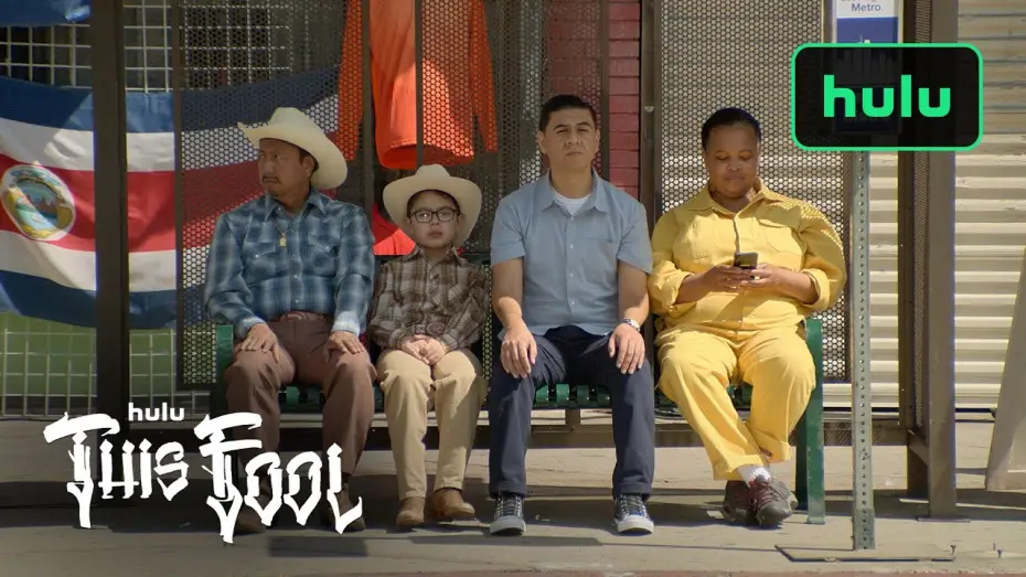 Wideo do serialu Naiwniak — Official Trailer 2