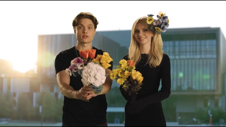 Wideo do serialu Pokolenie V — Cate and Sam - Happy Thomas Godolkin Day