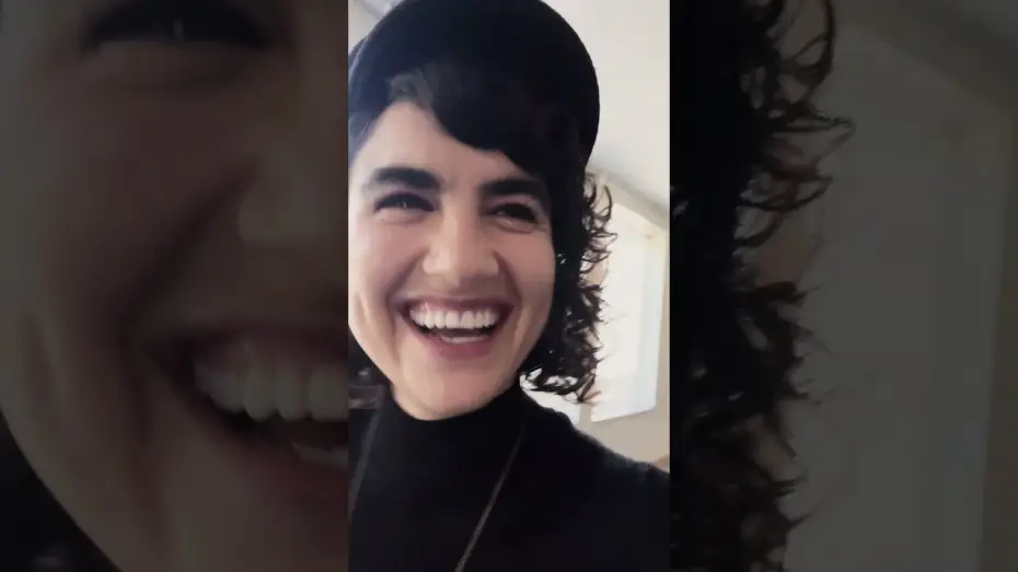 Wideo do serialu Licealne duchy — the ghosts are friendly and give great tours 👻 step inside the set with the cast!