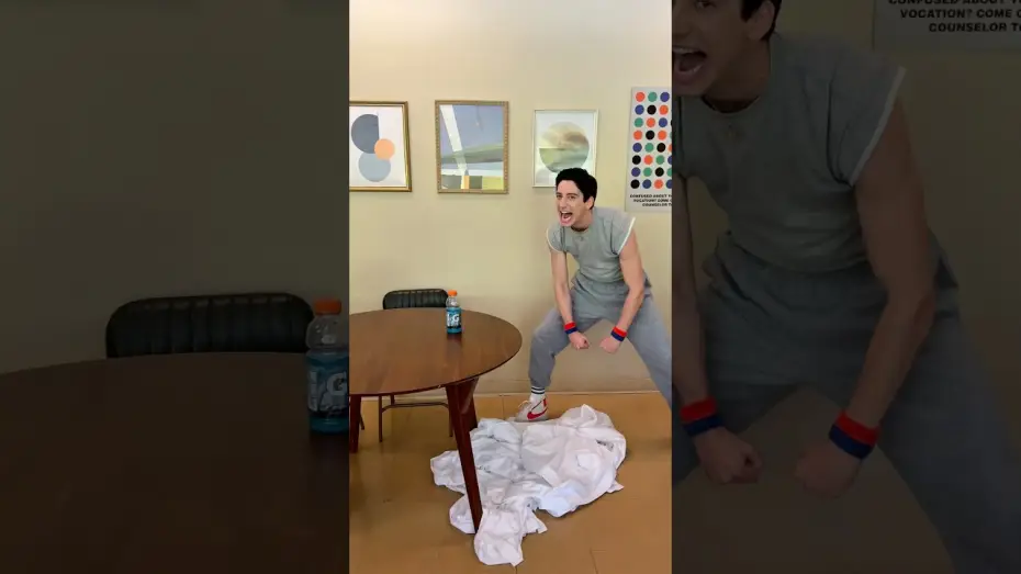 Wideo do serialu Licealne duchy — POV: Ur job is working on set of SCHOOL SPIRITS…❤️🥹