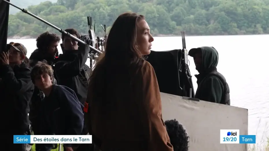 Wideo do serialu Surface — Laura Smet et Tomer Sisley en tournage dans le Tarn pour la série "Surface"