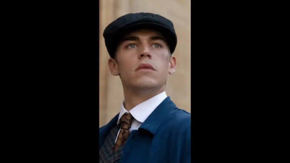 Wideo do serialu Młody Sherlock — Pense vite. Frappe encore plus vite.  #YoungSHerlock #HeroFiennes