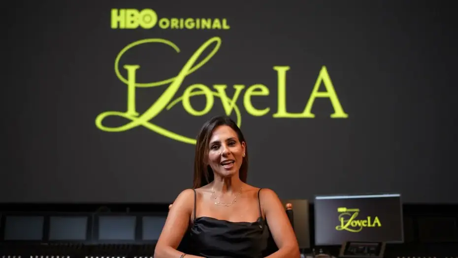 Wideo do serialu Kocham LA — How Foley Artist Sanaa Kelley Creates Iconic Footstep Sounds for HBO’s I Love LA