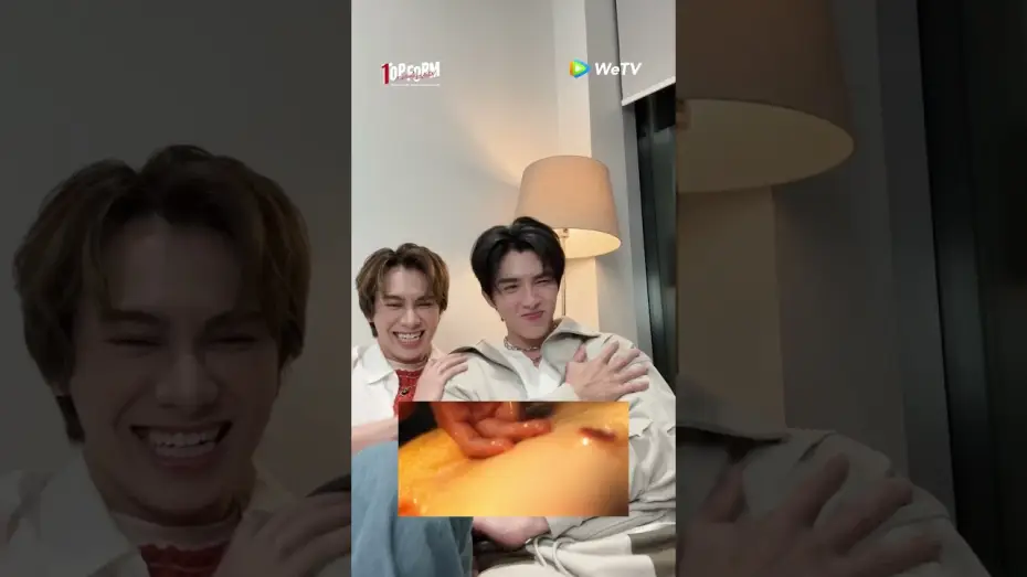 Wideo do serialu Top Forma — [Reaction] Top Form กอดกันมั้ย นายตัวท็อป | สมาร์ท-บูม กับซีนน้ำผึ้งในตำนานของตัวเองจะเป็นยังไง!?