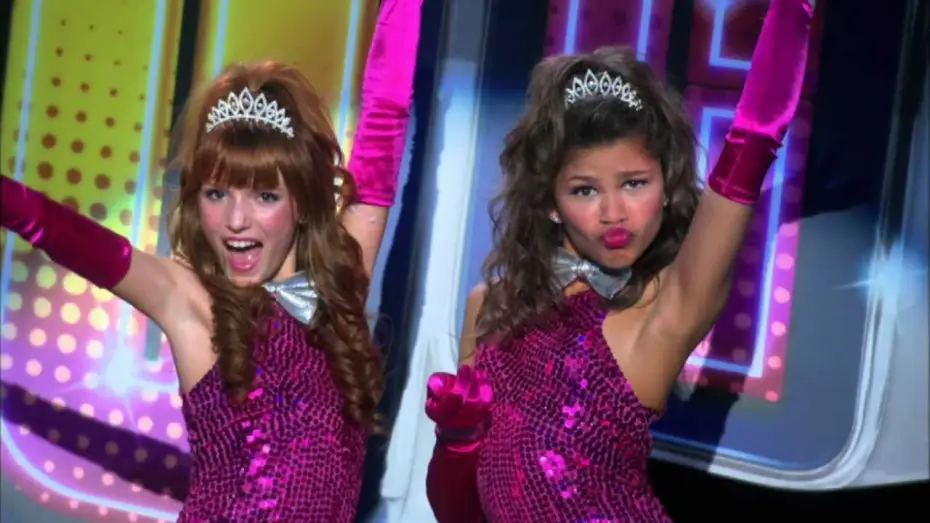 Wideo do serialu Taniec rządzi! — Shake It Up | Theme Song 🎶 | Disney Channel UK