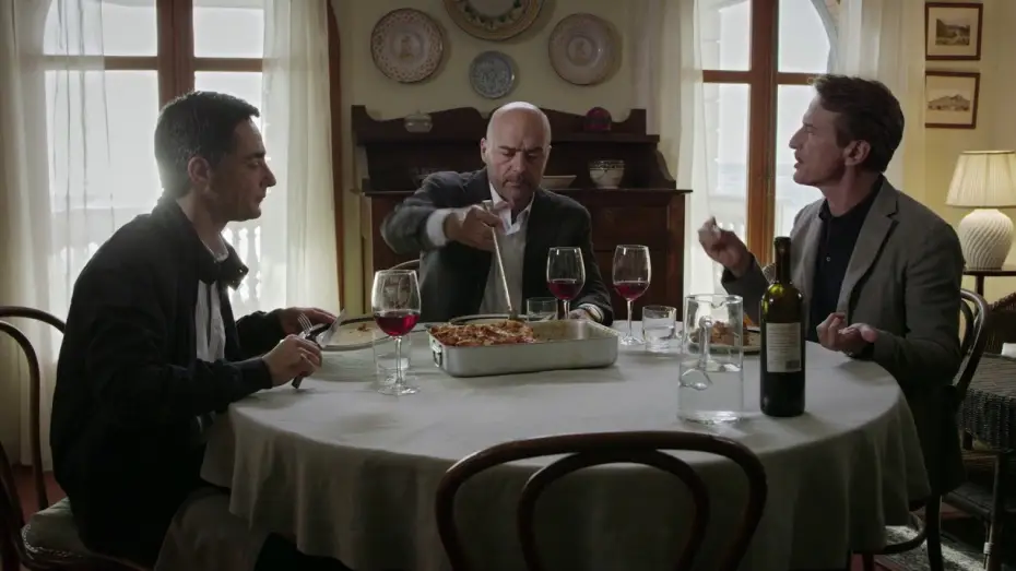 Wideo do serialu Il Commissario Montalbano — Il Commissario Montalbano, una clip da La giostra degli scambi