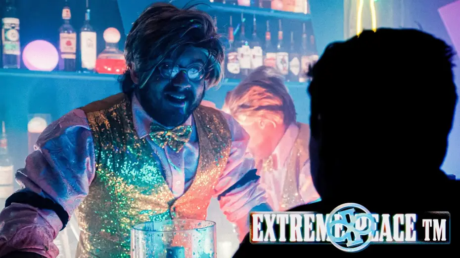 Wideo do serialu Million Dollar Extreme prezentuje: Ekstremalny pokój — Extreme Peace: "Glassbreak Bartending" Sketch