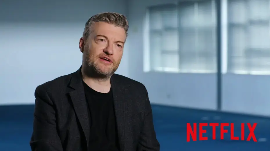 Видео к сериалу Czarne lustro — Le créateur de Black Mirror, Charlie Brooker, présente les épisodes de la saison 5 VOST