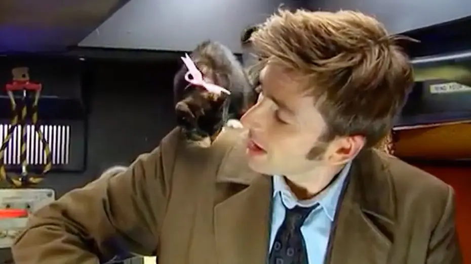 Видео к сериалу Doktor Who — AWW! David Tennant & A Basket of Kittens | Doctor Who Confidential Series 3