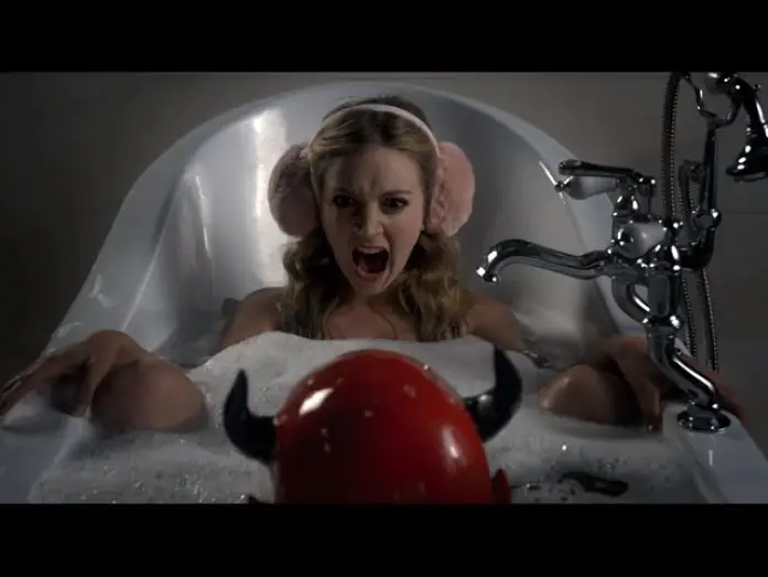 Wideo do serialu Królowe krzyku — Scream Queens Super-Sized Main Title Sequence